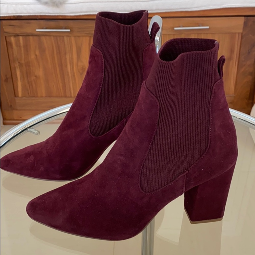 Immaculate suede booties